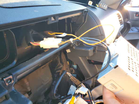 Adapter cable for switching OEM reversing camera image in 2008-2012 Toyota Highlander to aftermarket SYGAV stereo unit